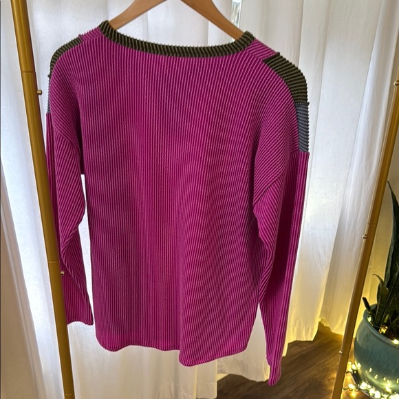 🌷 NWOT Colorblock Button V-Neck - Picture 7 of 10